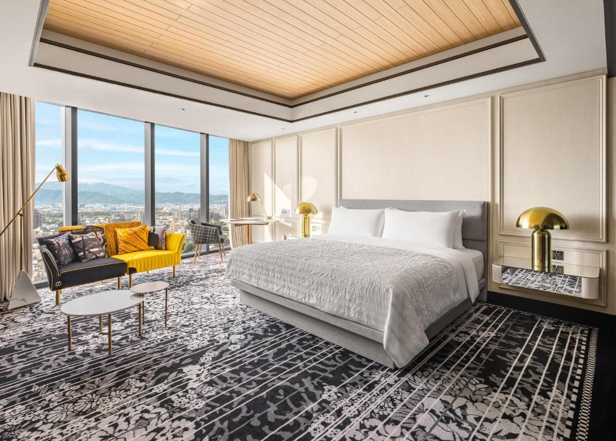 Le Meridien Тайчжун Экстерьер фото A bedroom at the hotel