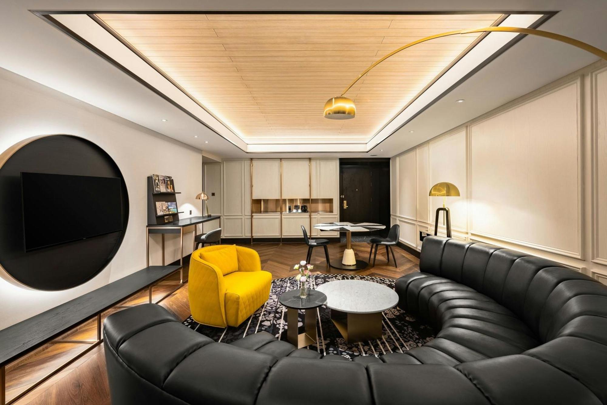 Le Meridien Тайчжун Экстерьер фото The interior of the 2018-built lounge