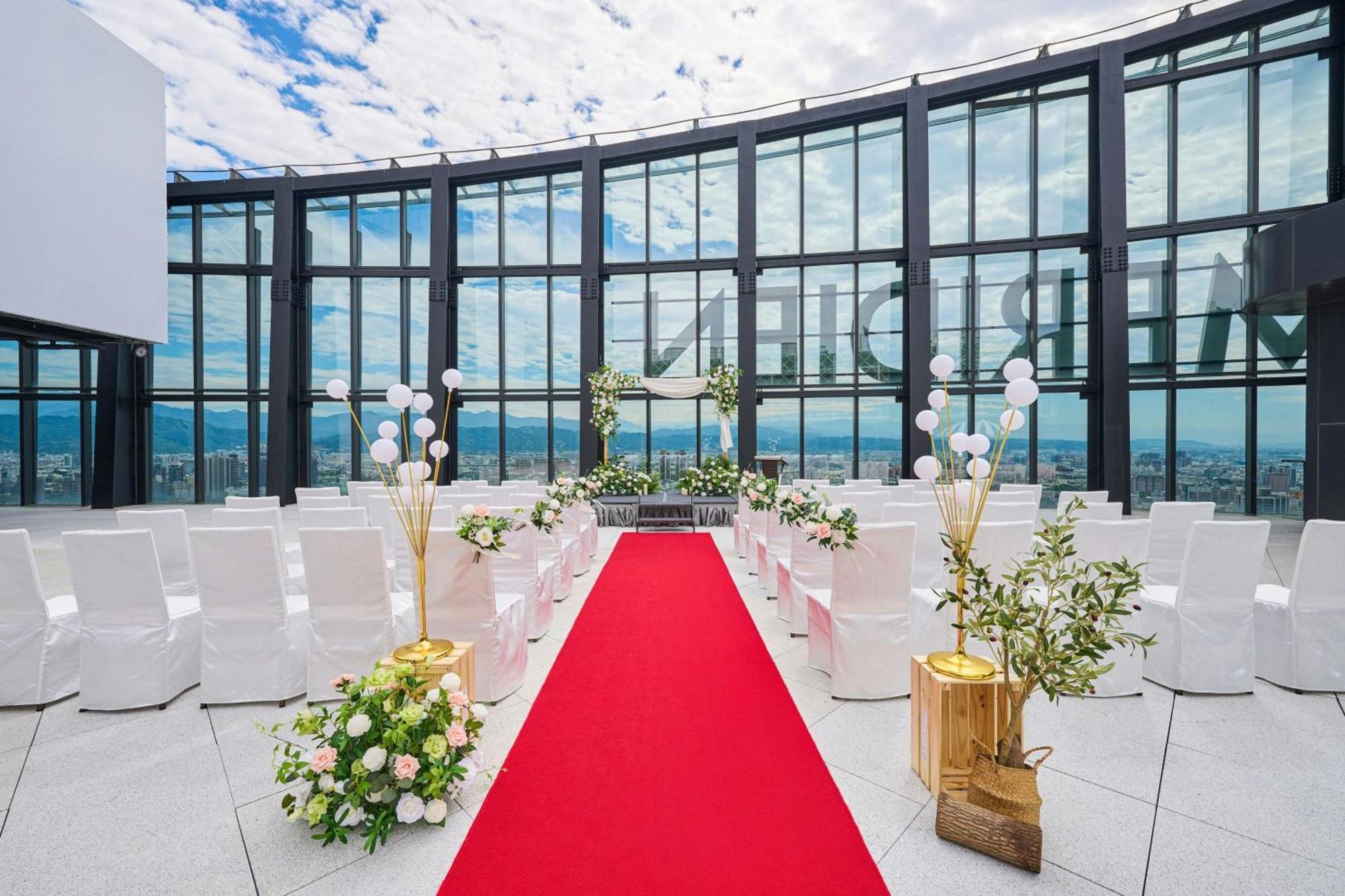 Le Meridien Тайчжун Экстерьер фото The Sky Chapel