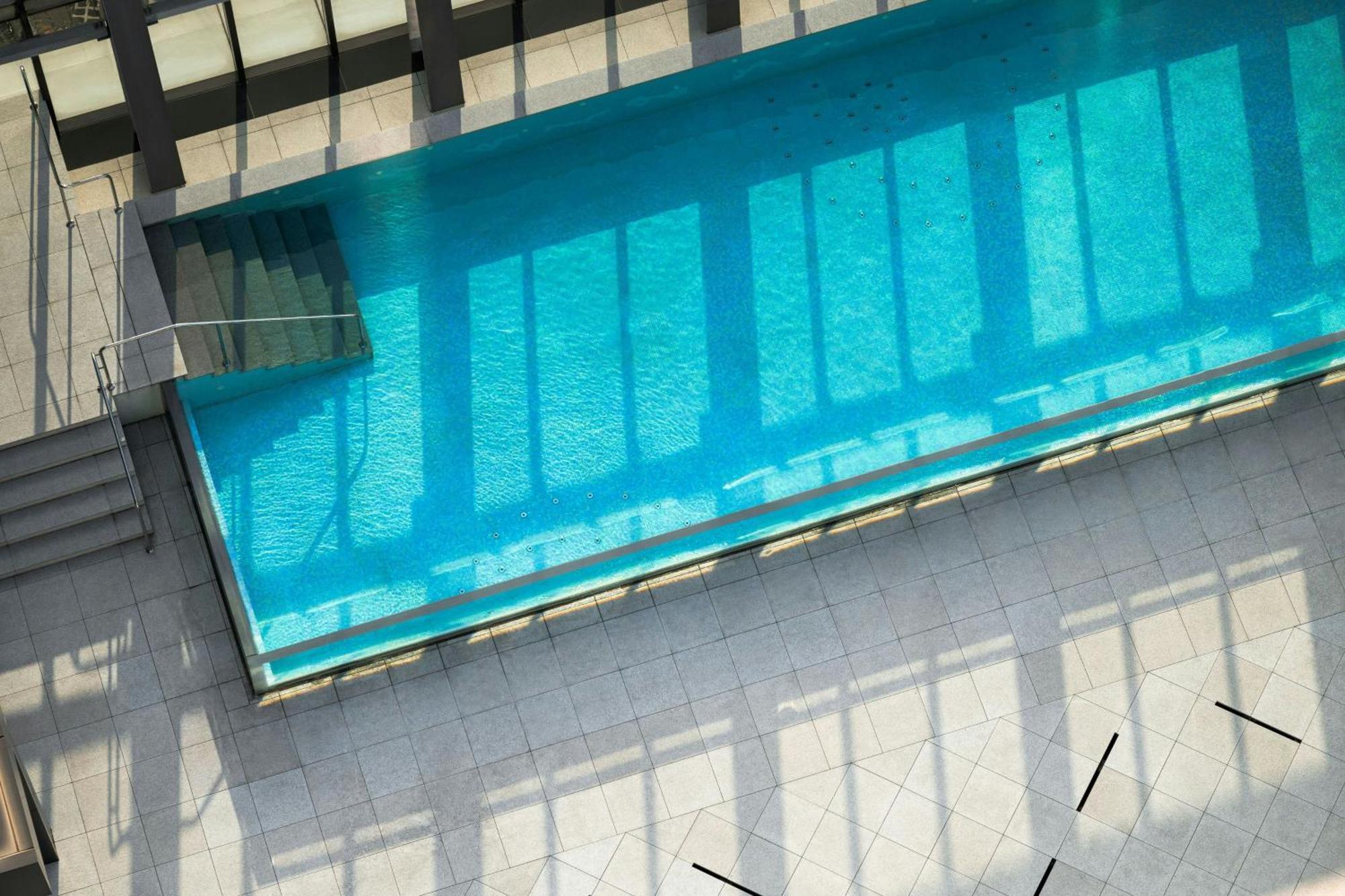 Le Meridien Тайчжун Экстерьер фото The pool at the top of the hotel
