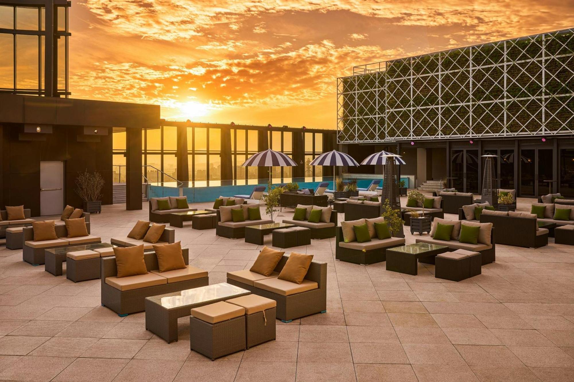 Le Meridien Тайчжун Экстерьер фото The Sky Bar